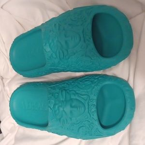 NEW! Men's VERSACE Baroque & Medusa head embossed pool slides!